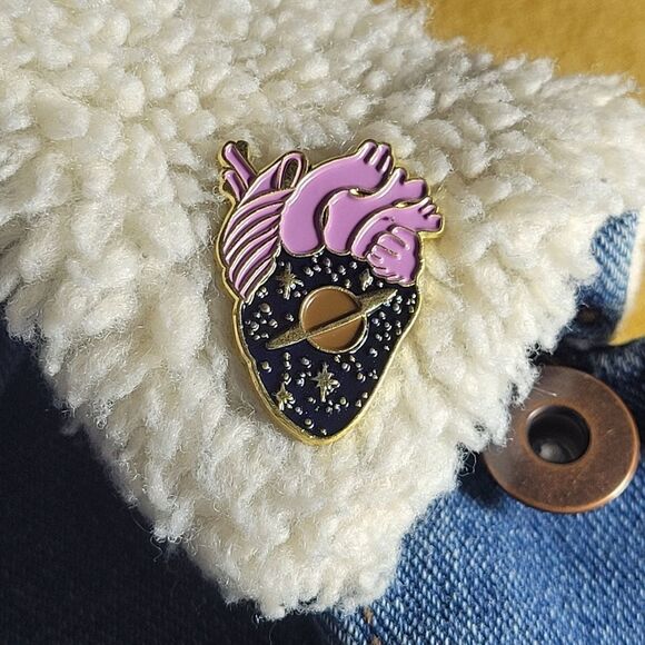 Saturn in Space Anatomical Heart Enamel Pin - Picture 1 of 9